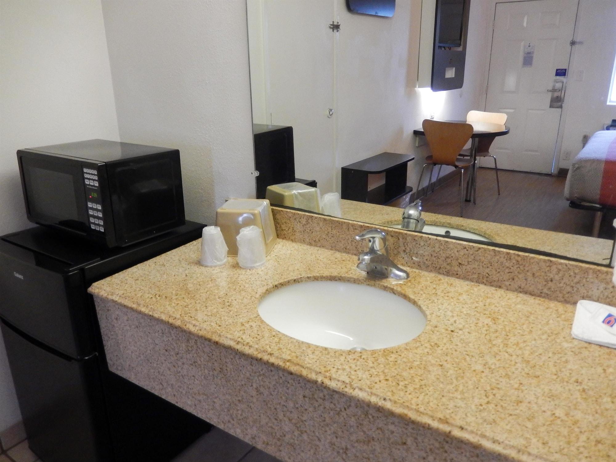 Motel 6-Clute, Tx Zewnętrze zdjęcie