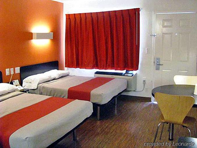 Motel 6-Clute, Tx Zewnętrze zdjęcie