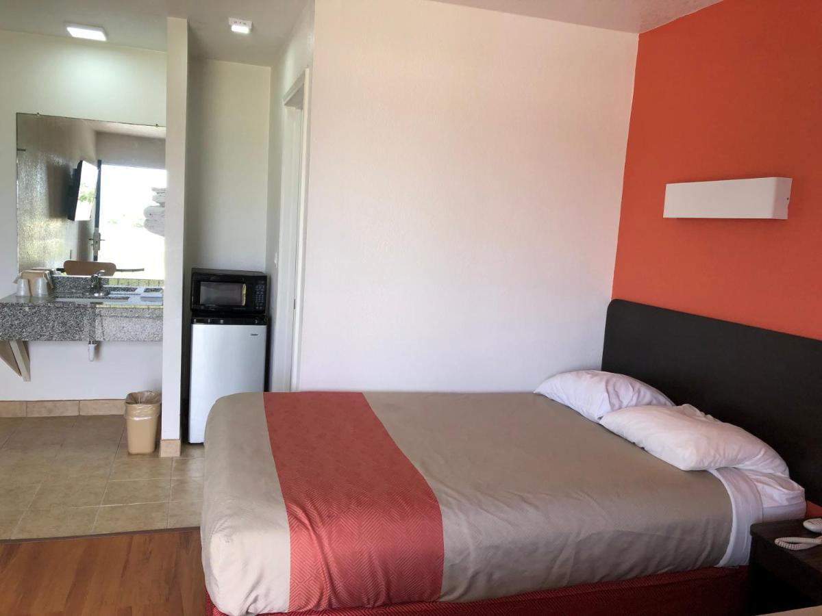 Motel 6-Clute, Tx Zewnętrze zdjęcie