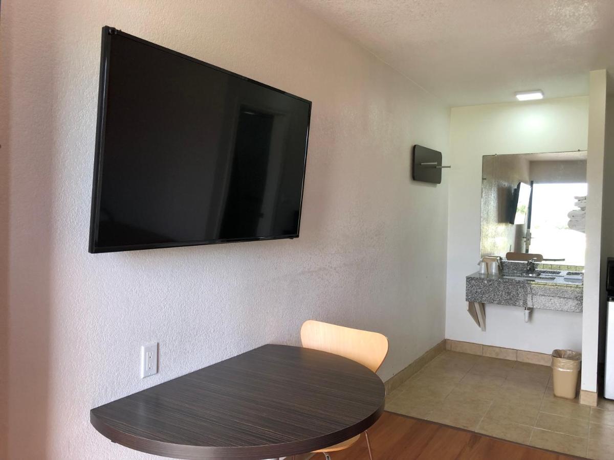 Motel 6-Clute, Tx Zewnętrze zdjęcie